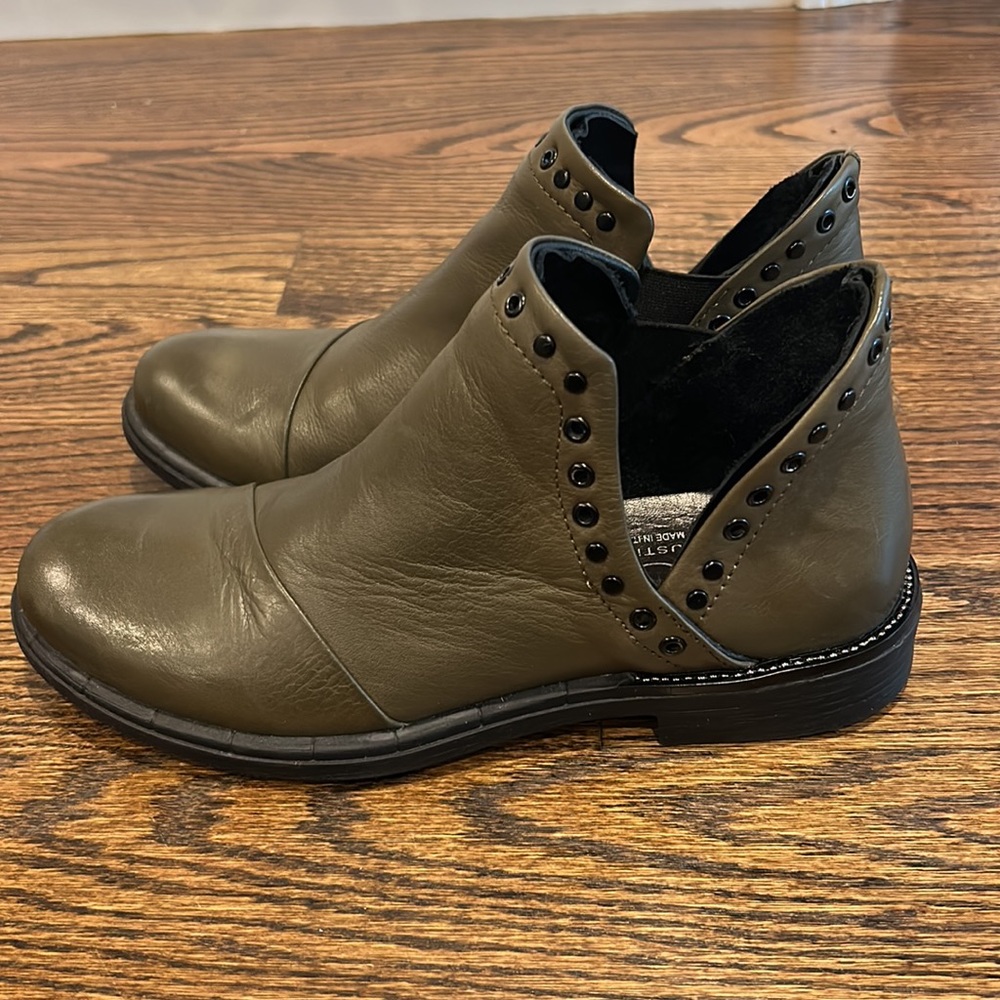 ATTILIO GIUSTI LEOMBRUNI AGL booties in army green. Size 38